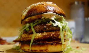 Jak zrobić burgera drwala - prosty przepis na pyszne danie