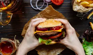Z czym hamburgery? Odkryj najlepsze składniki i dodatki do burgerów