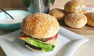 Jak podgrzać bułki do hamburgerów z Biedronki, by nie były twarde