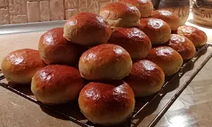 Jak zrobić bułki do hamburgerów – prosta receptura, która zachwyci