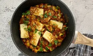 Jak smażyć halloumi, aby uzyskać idealną chrupkość i smak