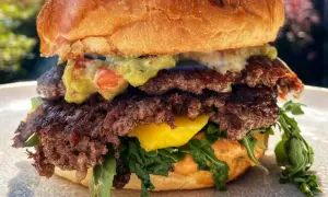 Jak smażyć burgery: Sekrety idealnego smażenia i uniknięcia błędów