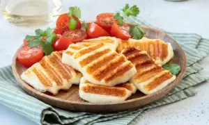 Jak zastąpić ser halloumi? Sprawdzone alternatywy i porady