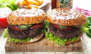 Jak zrobić burger wołowy – prosta receptura na idealny smak