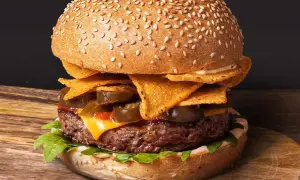 Czym się różni burger od hamburgera? Odkryj zaskakujące różnice