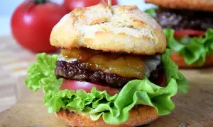 Jak zrobić idealny hamburger wołowy - przepisy i sekrety smaku