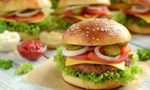 Jak przygotować hamburgery - łatwe przepisy na pyszne dania domowe