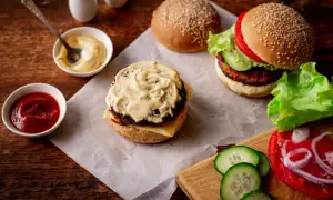 Jakie sosy do burgera: Odkryj wyjątkowe smaki i połączenia