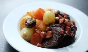 Z czym podawać wołowinę? Odkryj idealne dodatki do mięsa