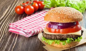 Jak zrobić domowe burgery - proste przepisy, które zachwycą smakiem