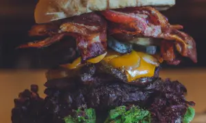 Ile kcal ma burger drwala? Zaskakujące fakty o kaloriach i zdrowiu