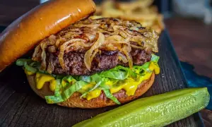 Jak przygotować mrożone hamburgery, aby były soczyste i smaczne