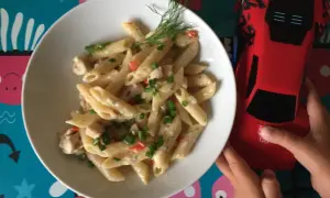Jaki sos do makaronu z kurczakiem, aby zachwycić smakiem?