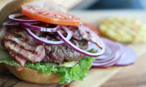Jak się robi hamburgera - proste przepisy na idealnego burgera
