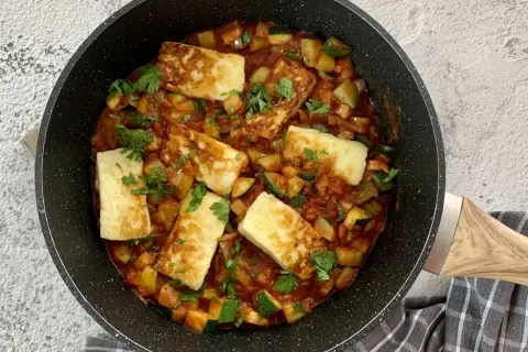 Jak smażyć halloumi, aby uzyskać idealną chrupkość i smak