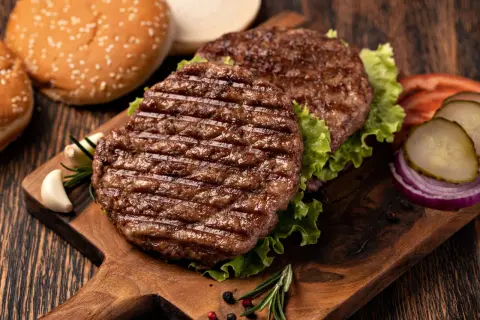 Jakie mięso do burgera? Odkryj najlepsze opcje i przepisy