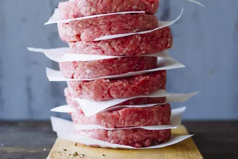 Jak przyprawić mięso na hamburgery, aby zachwycić smakiem