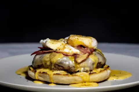 Jaki sos do hamburgera? Odkryj przepisy na pyszne sosy!