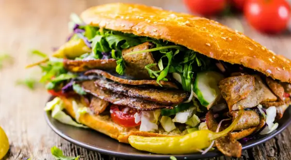 Ile kalorii ma kebab z wołowiny? Zaskakujące fakty o kaloriach