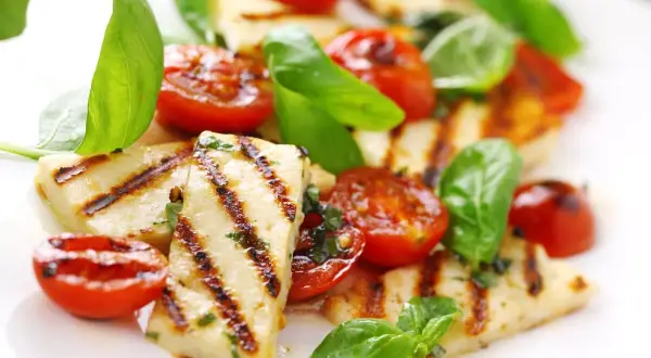 Halloumi jak zrobić: łatwy przepis na domowy ser, który zachwyci