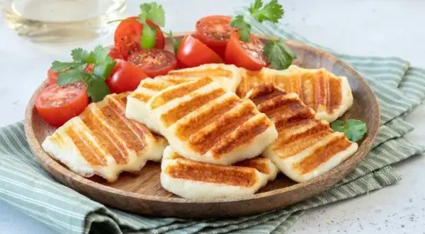 Jak zastąpić ser halloumi? Sprawdzone alternatywy i porady