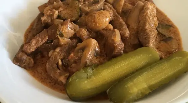 Jak kroić wołowinę na strogonowa, aby uzyskać idealny smak i teksturę