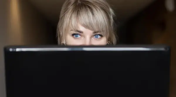 Jak kultura memów i trendy internetowe wpływają na promocje na polskich platformach rozrywkowych?