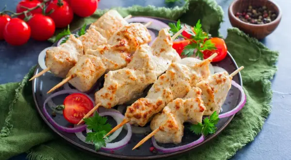 Ile piec szaszłyki drobiowe w piekarniku, aby były idealne?