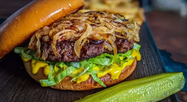 Jak przygotować mrożone hamburgery, aby były soczyste i smaczne