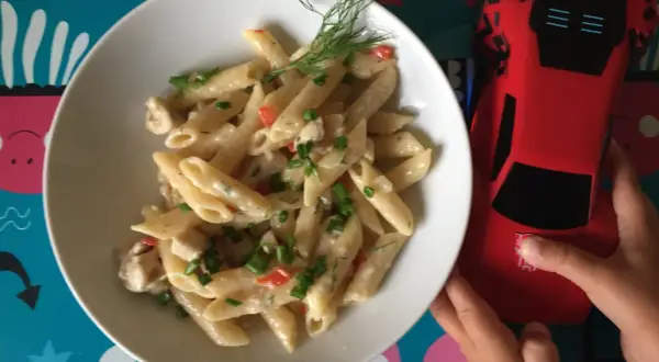 Jaki sos do makaronu z kurczakiem, aby zachwycić smakiem?