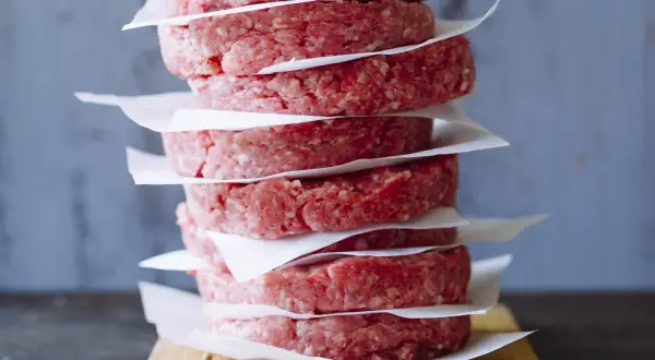 Jak przyprawić mięso wieprzowe na hamburgery, aby zachwycić smakiem