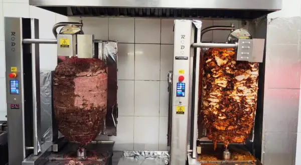 Jak wybrać opiekacz do kebaba? Praktyczny poradnik dla gastronomii