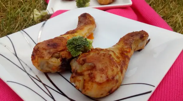 W jakiej temperaturze piec pałeczki z kurczaka, by uniknąć surowizny?