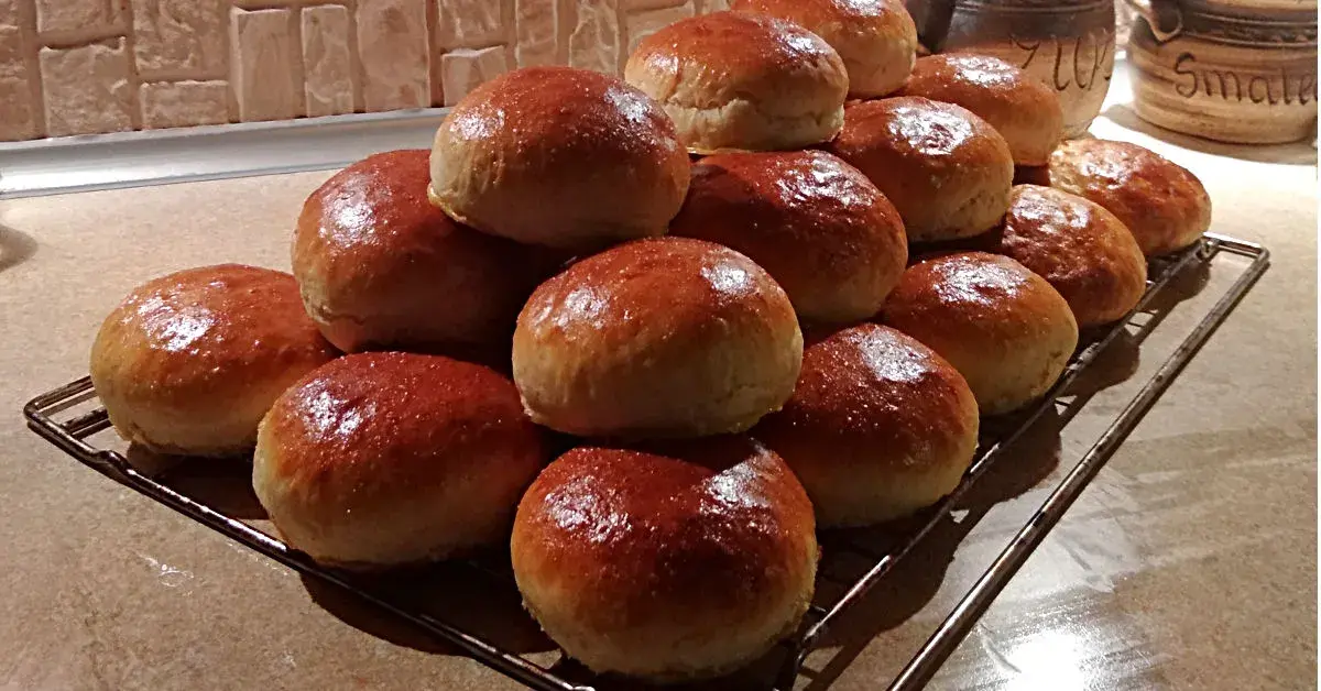Jak zrobić bułki do hamburgerów – prosta receptura, która zachwyci