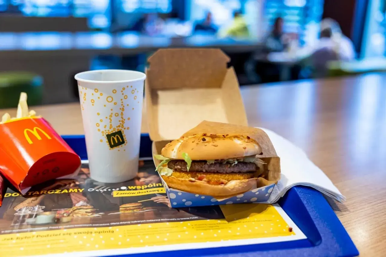 Ile kosztują burgery Maestro? Ceny, promocje i porównania ofert