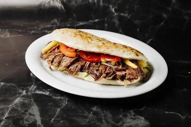 Zdjęcie Ile kalorii ma kebab z wołowiny? Zaskakujące fakty o kaloriach