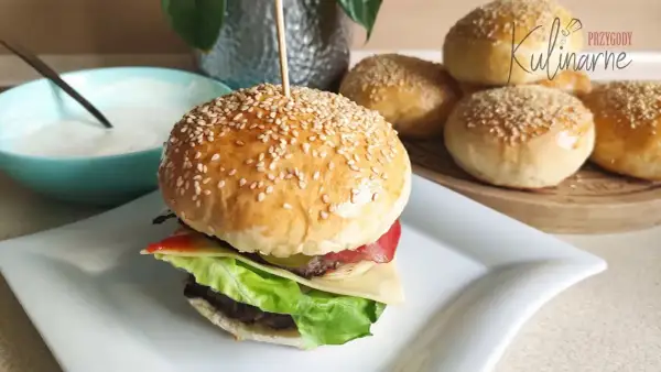 Jak podgrzać bułki do hamburgerów z Biedronki, by nie były twarde
