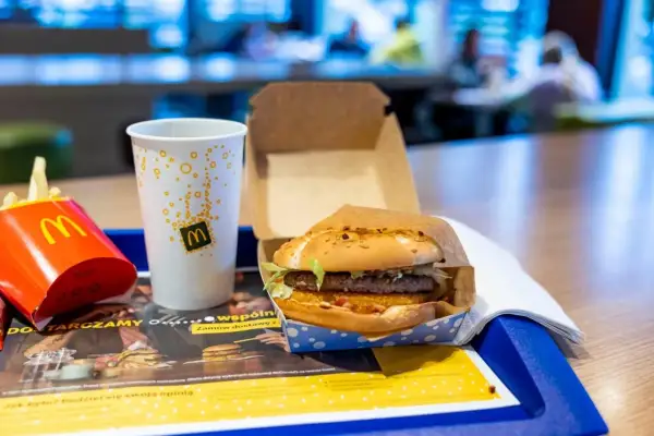 Ile kosztują burgery Maestro? Ceny, promocje i porównania ofert