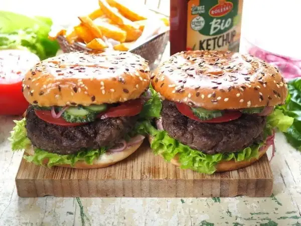 Jak zrobić burger wołowy – prosta receptura na idealny smak