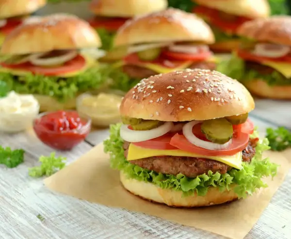 Jak przygotować hamburgery - łatwe przepisy na pyszne dania domowe
