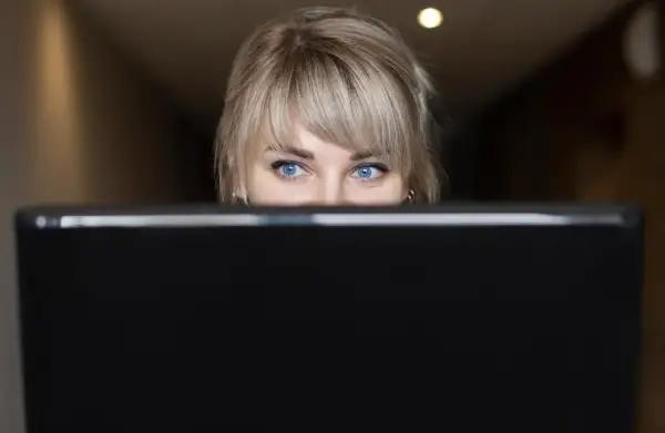Jak kultura memów i trendy internetowe wpływają na promocje na polskich platformach rozrywkowych?